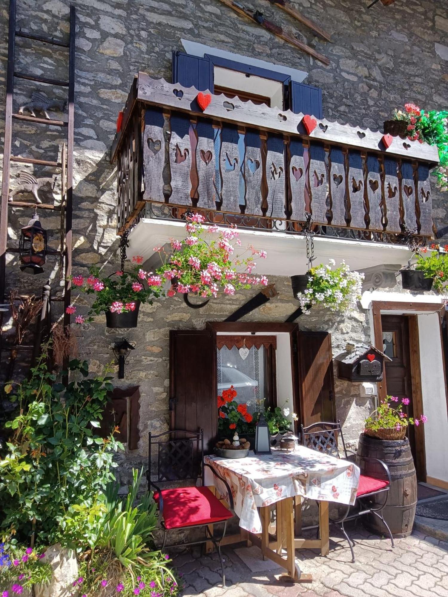 Le Grenier De Olga E Mario Apartment เพร-แซงต์-ดีดีเย ภายนอก รูปภาพ